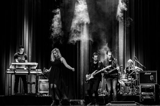 The Sting Project eröffnet das Salzburger
Altstadtfest Kaiviertel am Freitag 1. Juni 2018 am Kajetanerplatz.