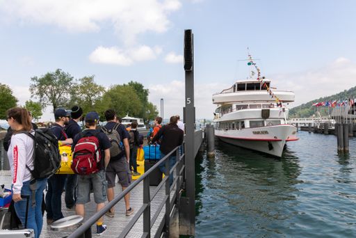Vorschau Bild von Das Hackathon Schiff (MS Vorarlberg) vor dem Start
im Hafen Bregenz.