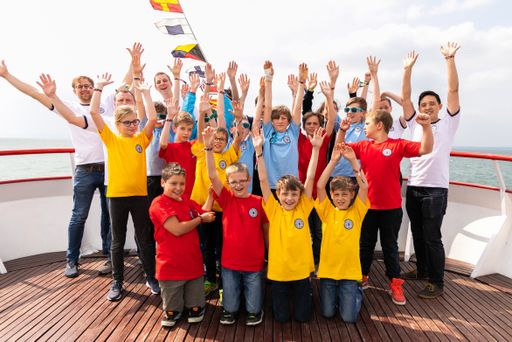 Vorschau Bild von Die Teilnehmer des Kinderhackathons im Alter von
9-13 Jahren