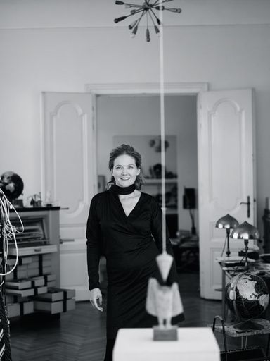 Vorschau Bild von Porträt der Künstlerin Nives Widauer