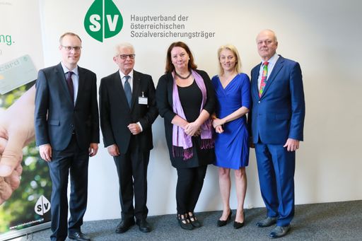 Von links nach rechts: Dr. Alexander Biach (HVB),
Heinz K. Becker (EPP), Agnes Jongerius (Head of Delegation, S&D),
Evelyn Regner (S&D), Dr. Josef Probst (HVB)