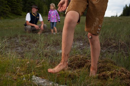 Vorschau Bild von Die Natur spüren lernen - bei einer
Barfuß-Wanderung durch das Hochmoor