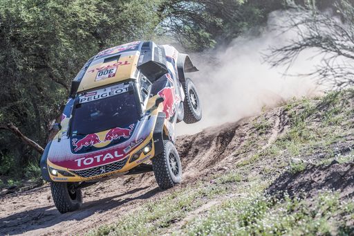 Vorschau Bild von Stephane Peterhansel (FRA) of Team Peugeot TOTAL
races during stage 13 of Rally Dakar 2018 from San Juan to Cordoba,
Argentina on January 17, 2018. // Flavien Duhamel/Red Bull Content
Pool // AP-1UGR7WUTS2111 // Usage for editorial use only // Please
go to www.redbullcontentpool.com for further information. //
