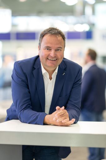 Vorschau Bild von Dipl.-Ing. Rainer Ostermann, Country Manager von Festo
Österreich, unterstreicht wie wichtig es ist, Kreativität und
Bildung zusammenzuführen – die beste Voraussetzung um Österreichs
Wirtschaft einen Spitzenplatz zu sichern.