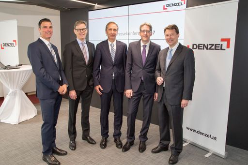 https://www.apa-fotoservice.at/galerie/13647/ Im
Bild v.l.n.r.: Mag. Roland Mössler, Vorstand DENZEL Bank; Hansjörg
Mayr, Vorstand Wolfgang DENZEL Auto AG; Mag. Heinz Gruber, Vorstand
DENZEL Bank; Dr. Bernhard Stark, Finanzvorstand der Wolfgang DENZEL
Auto AG; Mag. Gregor Strassl, Vorstandssprecher der Wolfgang DENZEL
Auto AG.