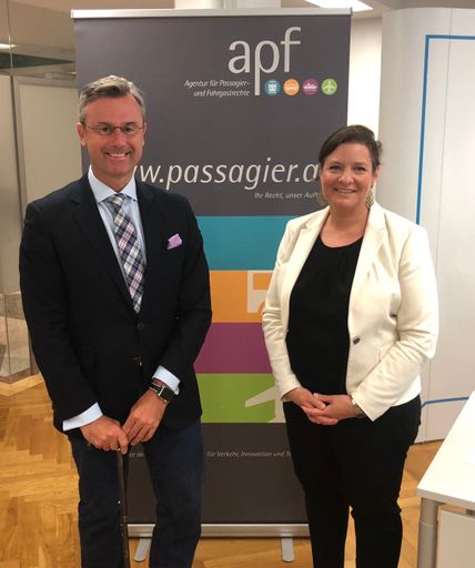 BM Norbert Hofer und Geschäftsführerin der apf Mag.
Maria-Theresia Röhsler LL.M., MBA