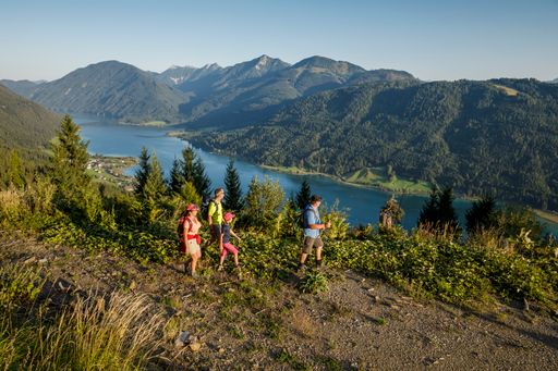 Vorschau Bild von Naturpark-Ranger begleiten Urlaubsgäste bei geführten Wanderungen
und erzählen wissenswertes über den Naturpark