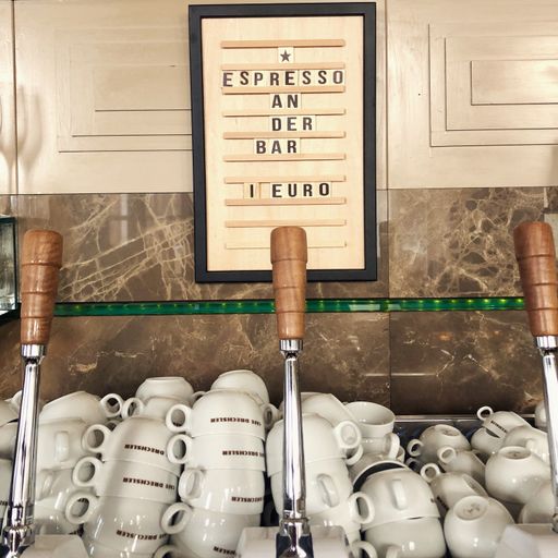 Vorschau Bild von 3 Gruppige Hebelmaschine im neuen Café Drechsler +
Willkommensaktion: Espresso an der Bar um 1 EUR