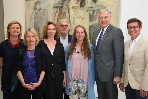 Vorschau Bild von https://www.apa-fotoservice.at/galerie/12223 Im
Bild v.l.n.r.: Julia Flunger-Schulz (Geschäftsführerin Kunstmeile
Krems), Carola Dertnig (Künstlerin), Elisabeth Voggeneder
(Künstlerische Direktor Forum Frohner), Joachim Rössl (Präsident der
Adolf Frohner Privatstiftung), Brigitte Borchhardt-Birbaumer
(Kuratorin), Martin Eichtinger (Landesrat), Erwin Krammer
(Vizebürgermeister Krems)