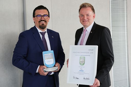 Herbert Kaiser, Leiter Exklusivvertrieb und Peter
Humer, Vorstand UNIQA Österreich freuen sich über die
FMVÖ-Recommander-Award Auszeichnung für die beste Beratung.