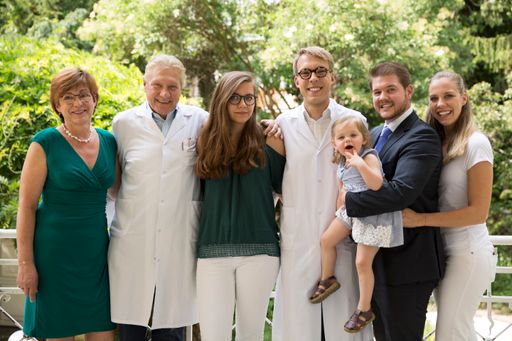 Vorschau Bild von BILD u OTS - Familie Feichtinger, Wunschbaby Institut Feichtinger