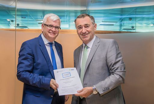 vlnr Marcus Wild, CEO SES Spar European Shopping
Centers, Direktor des Bundeskriminalamts Franz Lang