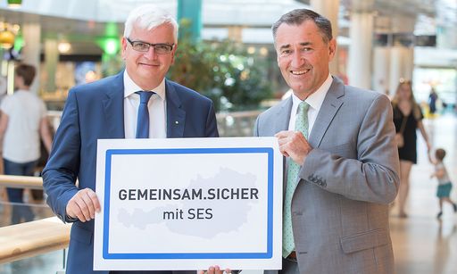 Vorschau Bild von vlnr SES-CEO Marcus Wild, Direktor des
Bundeskriminalamts Franz Lang