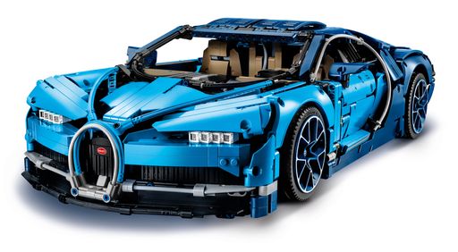 Das neue LEGO® Technic Bugatti Chiron Modell im
Maßstab 1:8 ist über 14 cm hoch, 56 cm lang und 25 cm breit und
steckt voller authentischer Details.