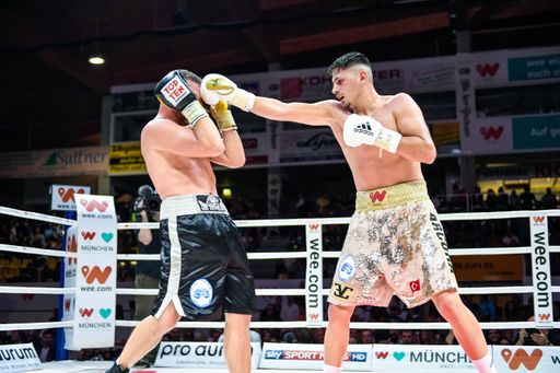 Vorschau Bild von Roman Shkarupa vs Emre Cukur bei der wee BOXGALA,
02.06.2018 weeArena Bad Tölz Weiterer Text über ots und
www.presseportal.de/nr/122695 / Die Verwendung dieses Bildes ist für
redaktionelle Zwecke honorarfrei. Veröffentlichung bitte unter
Quellenangabe: "obs/weeCONOMY AG/HALIL TOSUN"