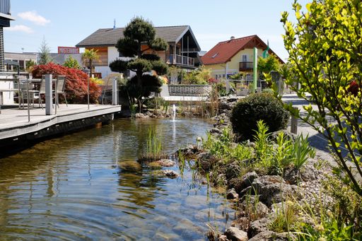 Vorschau Bild von Mit dem Gesamtpaket „All in one“ trifft
Musterhauspark den Puls der Zeit. Von der Herstellerauswahl über die
Planung bis zur Schlüsselübergabe liegt das Bauprojekt von Beginn an
in kompetenten Händen.