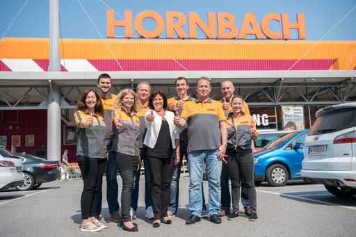  https://www.apa-fotoservice.at/galerie/14011
Alexandra Klima, Geschäftsführung HORNBACH; Renate Anderl,
AK-Präsidentin; Stefan Goldschwendt, Geschäftsführung HORNBACH und
Mitarbeiter.