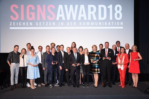 Gruppenbild SignsAward 2018 Verleihung. Weiterer Text über ots
und www.presseportal.de/nr/12459 / Die Verwendung dieses Bildes ist
für redaktionelle Zwecke honorarfrei. Veröffentlichung bitte unter
Quellenangabe: "obs/British American Tobacco (Germany)
GmbH/foto©wmg_Christian_Rudnik"