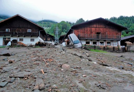 Das Naturgefahren-Service des Maschinenring zielt
darauf ab, potentielle Naturgefahren, wie Verklausungen in
Wildbächen, schon vor dem Auftreten von Schadereignissen zu
beseitigen und Sicherheit für Lebensräume zu gewährleisten.
