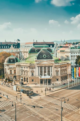VOLKSTHEATER SANIERUNG – WAAGNER-BIRO LIEFERT
KOMPLETTE BÜHNENMASCHINERIE
