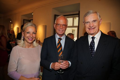 Vorschau Bild von v.l.n.r.: Martina Fasslabend, Werner Fasslabend,
Thomas Schäfer Elmayer