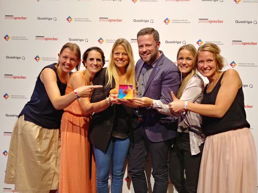 Die stolzen Gewinner des DPOK: Jobhopperin Annabelle Klage,
Stefan Egenter, Sabine Ritter und Katrin Menig von der Allgäu GmbH
sowie Hannelore Wimmer und Eva-Maria Hänel von Speed U Up