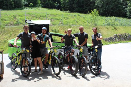  Christian Allinger startet gemeinsam mit den Profisportlern David
Gleirscher, Tobias Schiegl und Markus Prock beim ersten eRUSH -
einem E-Mountainbike-Teambewerb von München bis ins Zillertal
