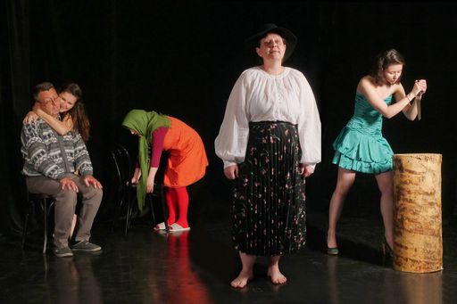 Ein Theaterstück mit Texten des russischen
Radikalpoeten Daniil Charms. Regie: Anne Frütel