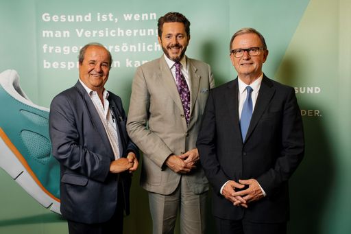  (v.r.n.l.): Karlheinz Kopf / SVA Obmann-Stellvertreter, Harald
Mahrer / SVA Obmann, Wilhelm Turecek / SVA Obmann-Stellvertreter