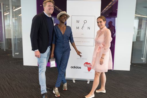 Waris Dirie (Mitte) mit Lea und Robin von Wo/men Inc. Weiterer
Text über ots und www.presseportal.de/nr/129653 / Die Verwendung
dieses Bildes ist für redaktionelle Zwecke honorarfrei.
Veröffentlichung bitte unter Quellenangabe: "obs/Wo/men Inc."