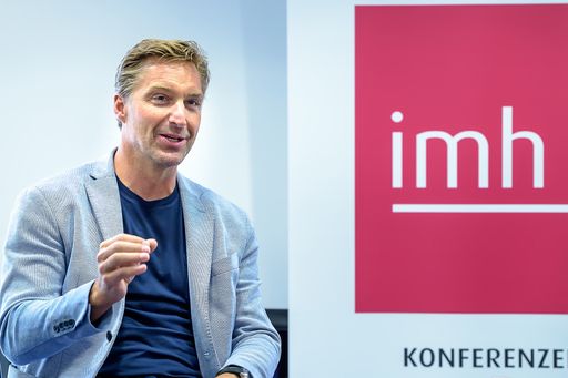 Hans Knauß berichtete über seine neuen Ziele und
sein Wohnbau-Projekt