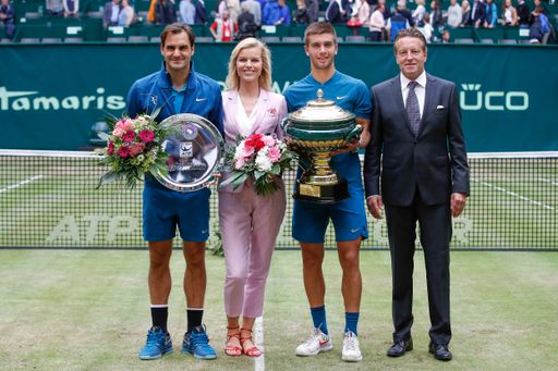 HALLE, GERMANY - JUNE 24: Tennis player Roger Federer, Gerry
Weber testimonial international supermodel Eva Herzigova, tennis
player Borna Coric and Ralf Weber, CEO Gerry Weber, during the Gerry
Weber Open 2018 at Gerry Weber Stadium on June 24, 2018 in Halle,
Germany. (Photo by Franziska Krug/Getty Images for Gerry Weber)
Weiterer Text über ots und www.presseportal.de/nr/24886 / Die
Verwendung dieses Bildes ist für redaktionelle Zwecke honorarfrei.
Veröffentlichung bitte unter Quellenangabe: "Gerry Weber
International AG/Franziska Krug/Getty Images for Gerry Weber "