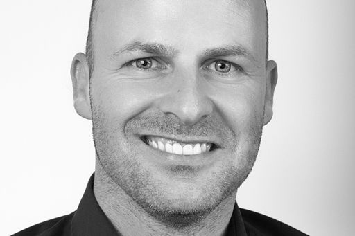 Bernhard Hofeneder Nach jetzt 20 Jahren ständigem
Kundenkontakt und Druckereiarbeit erfahren wir täglich, wieviel an
Ressourcen, Zeit und Geld oftmals verschwendet werden und
unterstützen mit ordentlicher und zeitgemäßer Produktionsabwicklung,
sowohl in der Produktion als auch beim Kunden.