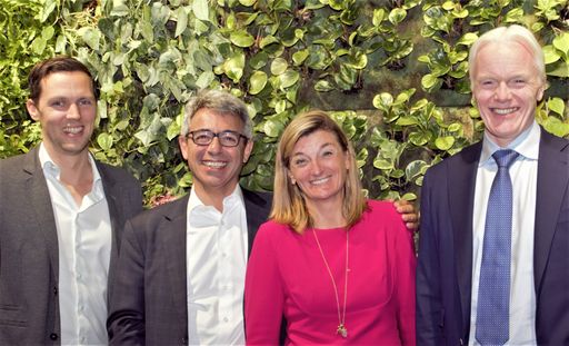 vlnr. Markus Reichert, Microsoft Partner
Development Manager, Damianos Soumelidis, Nagarro Managing Director,
Dorothee Ritz, Microsoft Österreich General Manager, Michel van der
Bel, Microsoft EMEA Senior VP