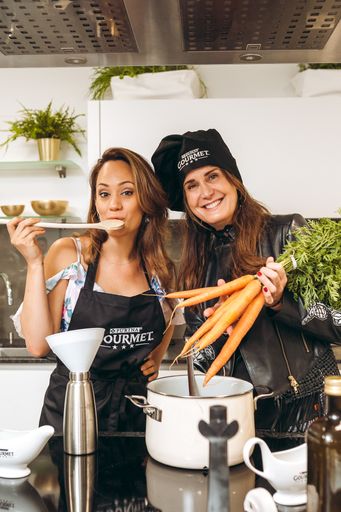 Vorschau Bild von v.l.n.r. Sasa Schwarzjirg und Maggie Entenfellner
kochen um die Wette