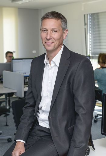 Thomas Regele, Mitgründer und Geschäftsführer der Sybit GmbH:
"Ich freue mich, dass wir unseren Kunden nun eine weitergehende
internationale Perspektive bieten können. Wir können das bereits
engmaschige internationale Netz und das breitere Portfolio der
itelligence AG für unsere Kunden einsetzen. Nicht zuletzt werden wir
mit diesem Schritt die positive Unternehmensentwicklung
fortschreiben und die Perspektiven für unsere Mitarbeiter
langfristig ausbauen." Weiterer Text über ots und
www.presseportal.de/nr/24336 / Die Verwendung dieses Bildes ist für
redaktionelle Zwecke honorarfrei. Veröffentlichung bitte unter
Quellenangabe: "obs/itelligence AG/Sybit GmbH"