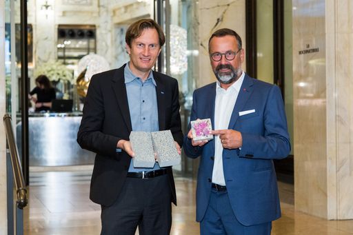  https://www.apa-fotoservice.at/galerie/14173 Im Bild v.l.n.r.: DI
Sebastian Spaun (Geschäftsführer VÖZ), Mag. Rudolf Zrost
(Vorstandsvorsitzender VÖZ)