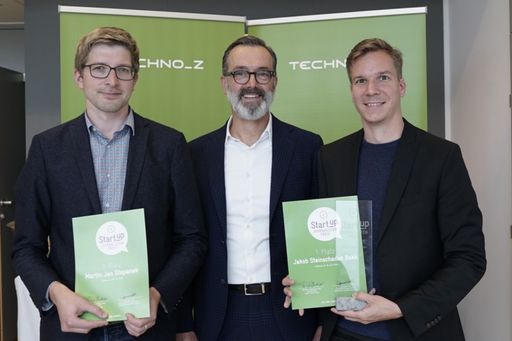  futurezone-Redakteur Martin Stepanek (li.),
Techno_Z-Geschäftsführer Werner Pfeiffenberger und Jakob
Steinschaden (Trending Top