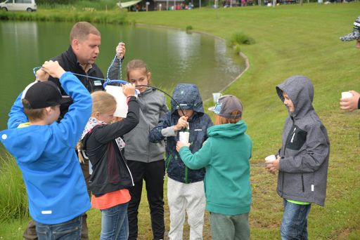 1.700 Schüler und Schülerinnen feierten am Badesee in Niedernsill
beim Partnerschulfest des Nationalparks Hohe Tauern.