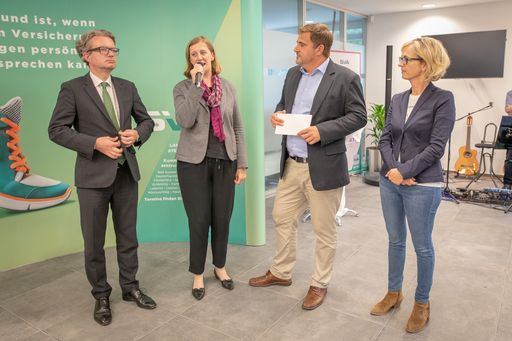 Vorschau Bild von Bei der Eröffnung (vlnr): Mag. Christopher Drexler
(Gesundheits-Landesrat Steiermark), MMag. Barbara Eibinger-Miedl
(Wirtschafts-Landesrätin Steiermark), Mag. Gernot Frischenschlager
(Moderator) und Landtagsabgeordnete Mag. Alexandra Jesenko-Pichler