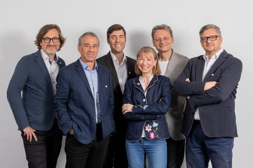 Präsidium (v.l.) Sommer, Kern, Hoppe, Ragossnig-Angst, Bauer,
Jadric