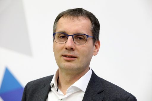Privatdozent Dr. med.Charly Gaul ist Chefarzt der Migräne- und
Kopfschmerzklinik Königstein im Taunus. Verwendung des Fotos nur im
Textzusammenhang mit Nennung der jeweiligen Bildquelle genehmigt und
kostenfrei. Die anderweitige Verwendung ist ausgeschlossen. Weiterer
Text über ots und www.presseportal.de/nr/79747