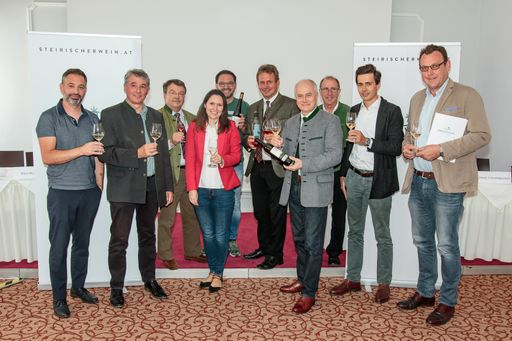 Vorschau Bild von von links: Christoph Neumeister, Werner
Luttenberger, Willi Klinger, Claudia Genner-Schauer, Stefan
Potzinger, Franz Titschenbacher, Hans Seitinger, Johann Dreisiebner,
Armin Tement, Georg Regele)