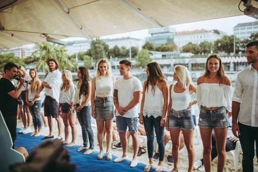 Vorschau Bild von © Beach Majors / Niklas Stadler A1 Beach Girls and
Boys Casting in der Tel Aviv Beach Bar