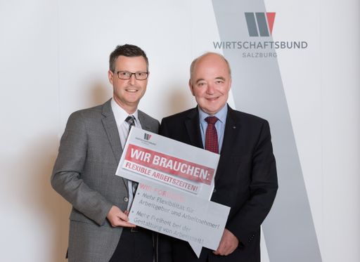 Im Bild v.l.n.r.: Wirtschaftsbund-Direktor Kurt
Katstaller, Wirtschaftsbund-Landesobmann Präs. KommR Konrad Steindl