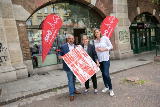 Peter Jagsch, Stefanie Lamp und Stefanie Vasold (v.l.n.r.) präsentieren das
Programm des XXI Gürtel Nightwalks