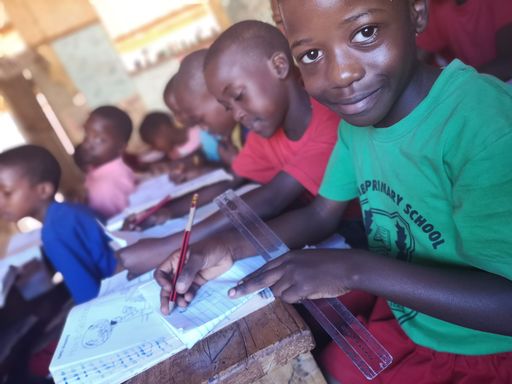 Derzeit ermöglicht SOS-Kinderdorf durch Familien stärkende
Programme in Uganda 2.500 Kindern den Schulbesuch und bittet um
Spenden, um weiteren 200 Mädchen wie Grace (im Bild) die Chance auf
einen Schulabschluss zu bieten.