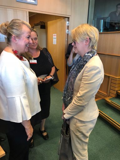 Sozialministerin Beate Hartinger Klein im Gespräch
mit der polnischen MEP Agnieszka Kozlowska-Rajewicz