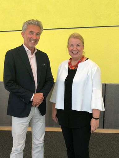 Vorschau Bild von Sozialministerin Hartinger-Klein im Gespräch mit
dem dänischen MEP Morten Løkkegaard