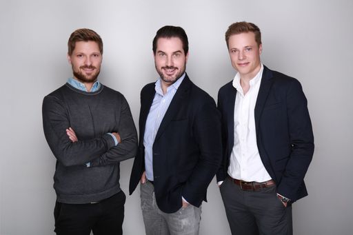 Das Berliner e-Health-Startup übernimmt den Wettbewerber
inklusive aller Mitarbeiter. Das MediDate Management Team. Von links
nach rechts das Management Team von MediDate: Eiko Gerten, Sebastian
Vohradnik und Nico Kutschenko. Weiterer Text über ots und
www.presseportal.de/nr/118752 / Die Verwendung dieses Bildes ist für
redaktionelle Zwecke honorarfrei. Veröffentlichung bitte unter
Quellenangabe: "obs/eHealth MediDate GmbH/Copyright MediDate"